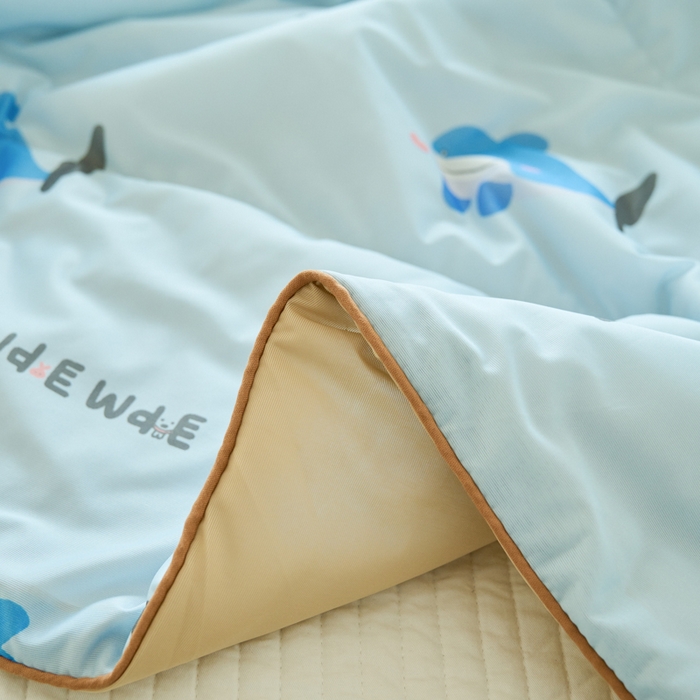 91家纺网 家纺一手货源 找家纺 吾诺家居 2024新款凉感冰柔丝印花夏被 蓝鲸鱼