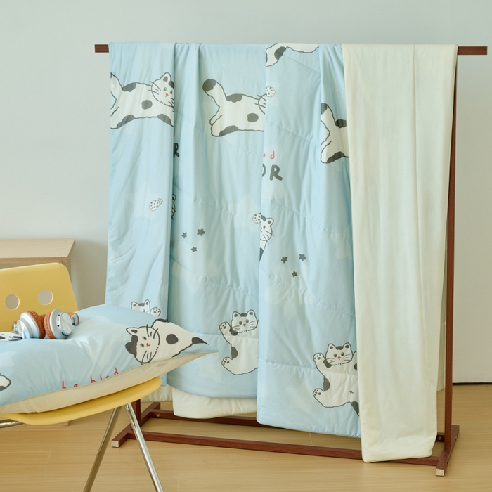 91家纺网 家纺一手货源 找家纺 吾诺家居 2024新款凉感冰柔丝印花夏被 蓝底猫