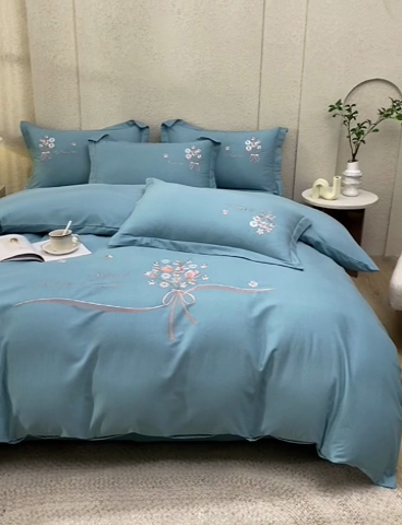 91家纺网 家纺一手货源 找家纺 绒博士 2024新款全棉磨毛暗合四件套-倾城之恋 湖蓝