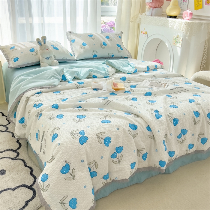 91家纺网 家纺一手货源 找家纺 丝幔家纺 2025新款泡泡棉花边夏被 蓝色妖姬