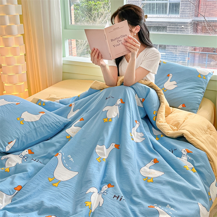 91家纺网 家纺一手货源 找家纺 古吉梦2024新款水洗棉小清新印花夏被被子被芯 夏被-开心鹅