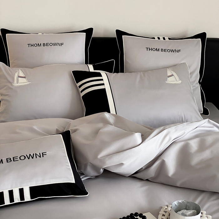 91家纺网 家纺一手货源 找家纺 MIU缪家居-2024新款100支全棉四件套-航海日记 自由号（灰）