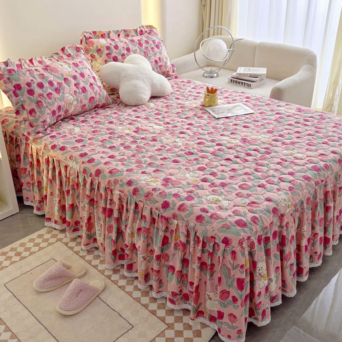 91家纺网 家纺一手货源 找家纺 情煊家纺 2024新款全棉亲肤夹棉纯色印花床裙单品系列-单床裙 花间白兔