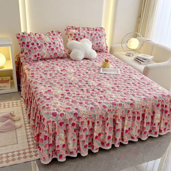 91家纺网 家纺一手货源 找家纺 情煊家纺 2024新款全棉亲肤夹棉纯色印花床裙单品系列-单床裙 花间白兔