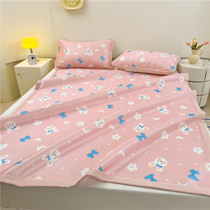 91家纺网 家纺一手货源 找家纺 喜居 2024新款碳光冰丝席冰丝凉席印花冰丝席三件套软凉席子 可爱兔