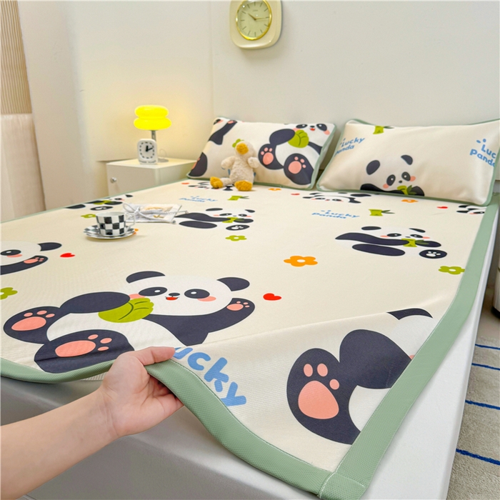 91家纺网 家纺一手货源 找家纺 喜居 2024新款碳光冰丝席冰丝凉席印花冰丝席三件套软凉席子 熊猫圆圆