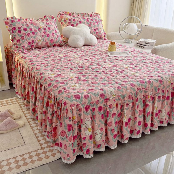 91家纺网 家纺一手货源 找家纺 情煊家纺 2024新款全棉亲肤夹棉纯色印花床裙单品系列-单床裙 花间白兔