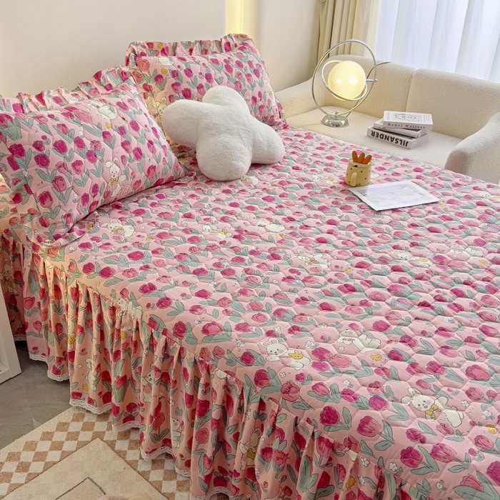 91家纺网 家纺一手货源 找家纺 情煊家纺 2024新款全棉亲肤夹棉纯色印花床裙单品系列-单床裙 花间白兔