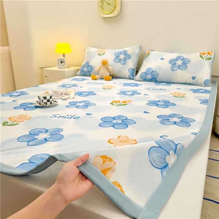 91家纺网 家纺一手货源 找家纺 喜居 2024新款碳光冰丝席冰丝凉席印花冰丝席三件套软凉席子 蓝色花海