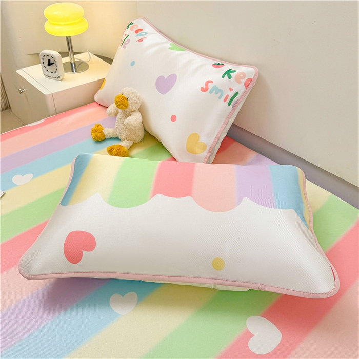 91家纺网 家纺一手货源 找家纺 喜居 2024新款碳光冰丝席冰丝凉席印花冰丝席三件套软凉席子 彩虹草莓