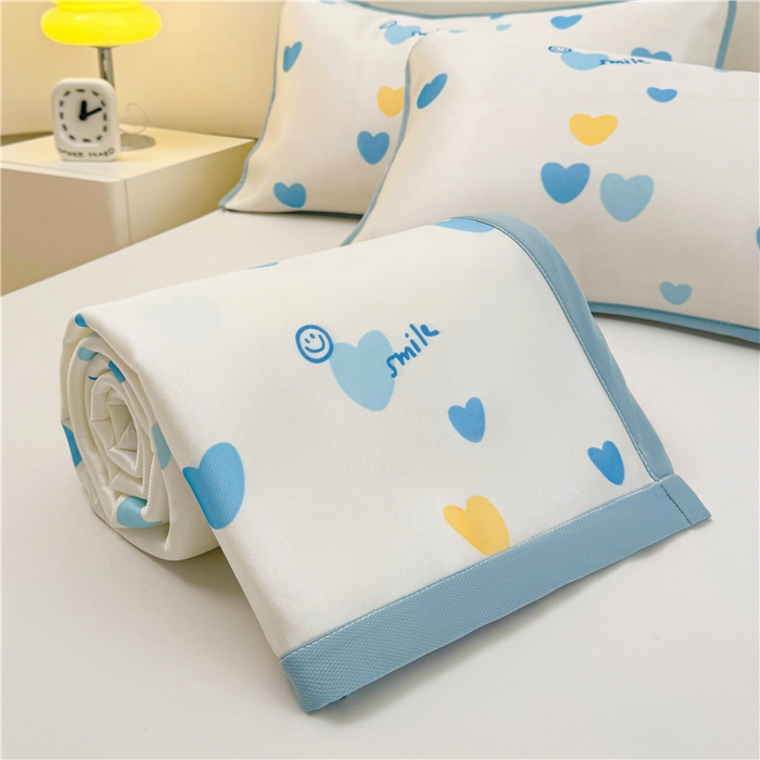 91家纺网 家纺一手货源 找家纺 喜居 2024新款碳光冰丝席冰丝凉席印花冰丝席三件套软凉席子 蓝色爱心