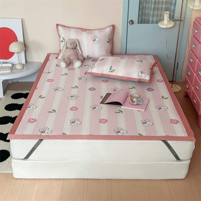 91家纺网 家纺一手货源 找家纺 三味舒屋 2025新款抗菌防螨900D养生细冰藤凉席-床席款 粉小兔