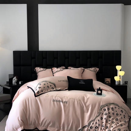 91家纺网 家纺一手货源 找家纺 佳汐蓝家纺 2024新款100支新疆长绒棉臻棉绣花-豹览系列四件套 豹览 粉