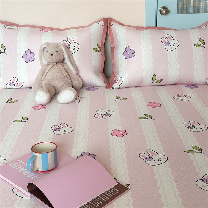 91家纺网 家纺一手货源 找家纺 三味舒屋 2025新款抗菌防螨900D养生细冰藤凉席-床席款 粉小兔