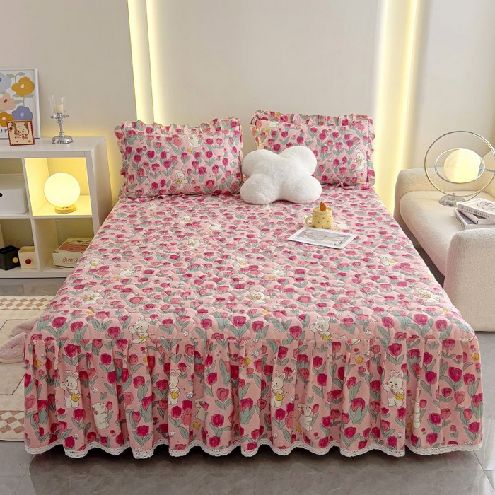 91家纺网 家纺一手货源 找家纺 情煊家纺 2024新款全棉亲肤夹棉纯色印花床裙单品系列-单床裙 花间白兔