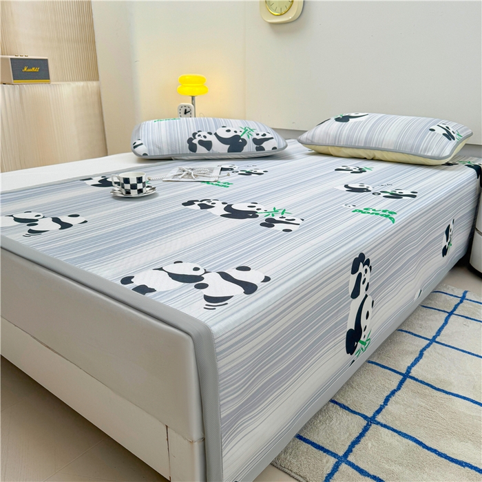 91家纺网 家纺一手货源 找家纺 喜居 2024新款碳光冰丝席冰丝凉席印花冰丝席三件套软凉席子 熊宝