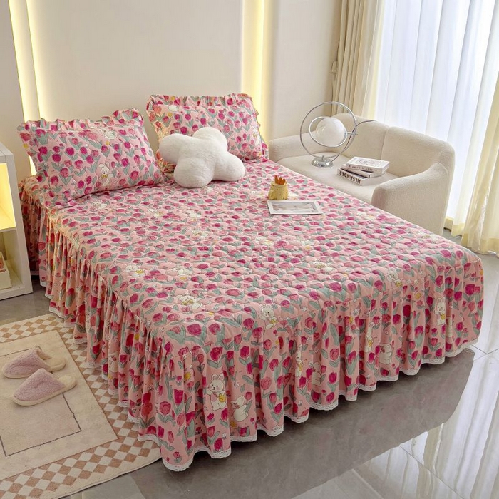 91家纺网 家纺一手货源 找家纺 情煊家纺 2024新款全棉亲肤夹棉纯色印花床裙单品系列-单床裙 花间白兔