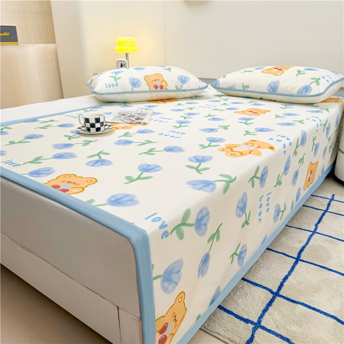 91家纺网 家纺一手货源 找家纺 喜居 2024新款碳光冰丝席冰丝凉席印花冰丝席三件套软凉席子 花丛熊