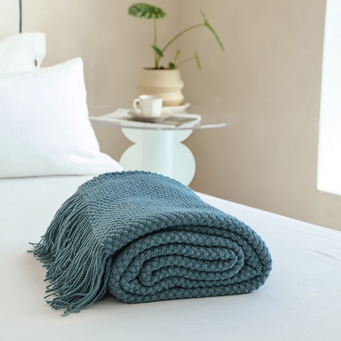 91家纺网 家纺一手货源 找家纺 朴尔家纺-毛巾被 2024年新款波波风流苏柔糯毯床尾毯沙发巾-朴尔毛巾被 波波流苏柔糯毯-莫蓝