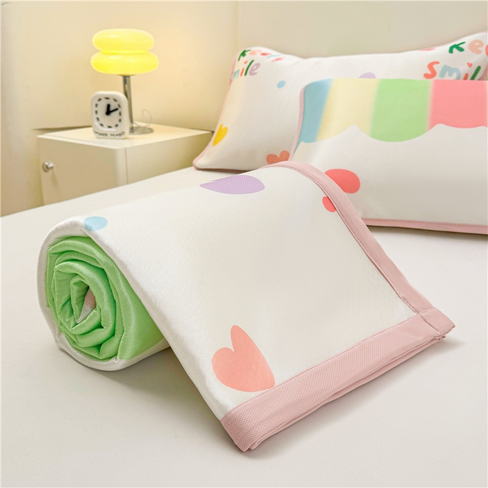 91家纺网 家纺一手货源 找家纺 喜居 2024新款碳光冰丝席冰丝凉席印花冰丝席三件套软凉席子 彩虹草莓