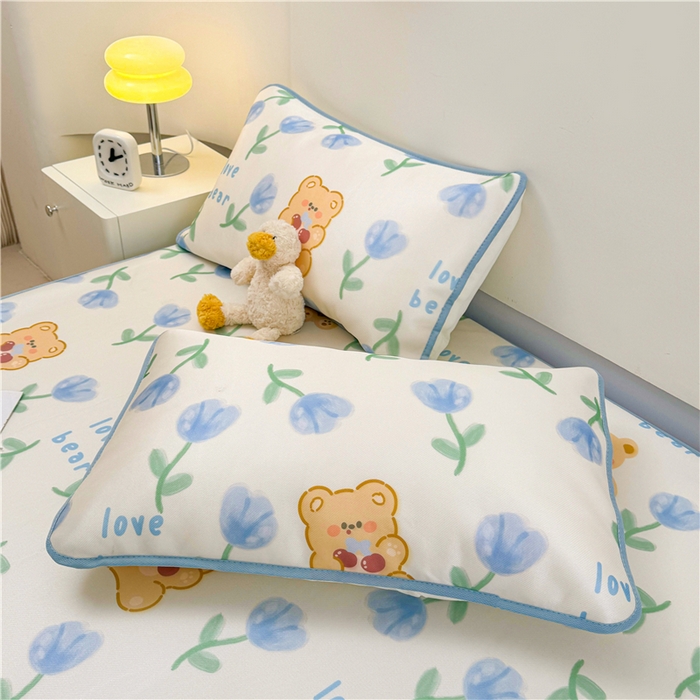 91家纺网 家纺一手货源 找家纺 喜居 2024新款碳光冰丝席冰丝凉席印花冰丝席三件套软凉席子 花丛熊