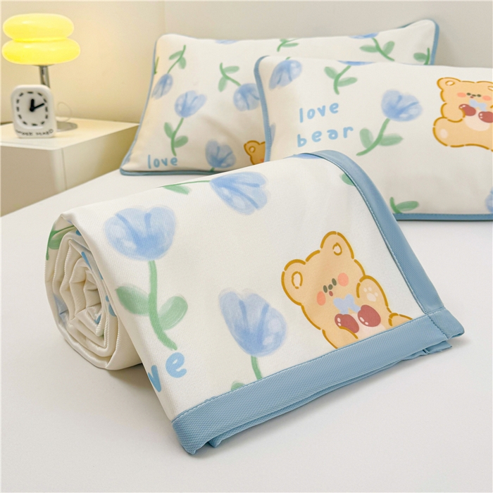 91家纺网 家纺一手货源 找家纺 喜居 2024新款碳光冰丝席冰丝凉席印花冰丝席三件套软凉席子 花丛熊