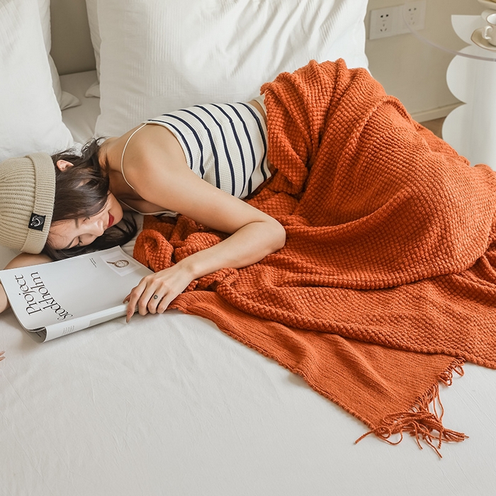 91家纺网 家纺一手货源 找家纺 朴尔家纺-毛巾被 2024年新款波波风流苏柔糯毯床尾毯沙发巾-朴尔毛巾被 波波流苏柔糯毯-焦糖