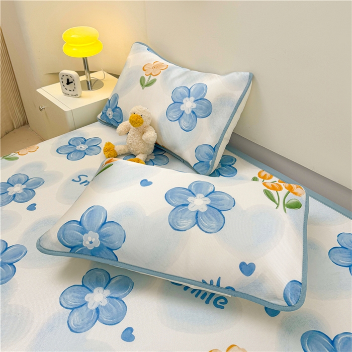 91家纺网 家纺一手货源 找家纺 喜居 2024新款碳光冰丝席冰丝凉席印花冰丝席三件套软凉席子 蓝色花海