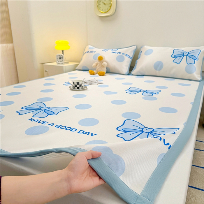 91家纺网 家纺一手货源 找家纺 喜居 2024新款碳光冰丝席冰丝凉席印花冰丝席三件套软凉席子 蓝色心情