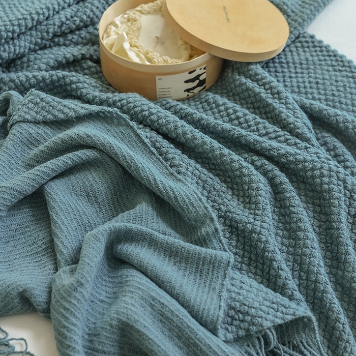 91家纺网 家纺一手货源 找家纺 朴尔家纺-毛巾被 2024年新款波波风流苏柔糯毯床尾毯沙发巾-朴尔毛巾被 波波流苏柔糯毯-莫蓝