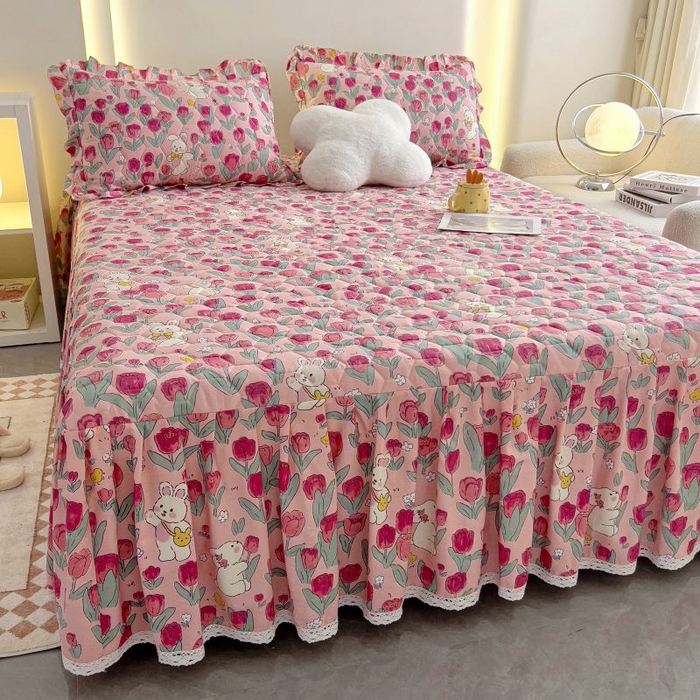 91家纺网 家纺一手货源 找家纺 情煊家纺 2024新款全棉亲肤夹棉纯色印花床裙单品系列-单床裙 花间白兔