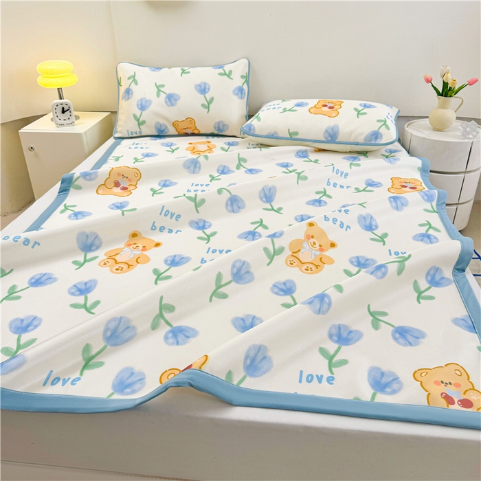 91家纺网 家纺一手货源 找家纺 喜居 2024新款碳光冰丝席冰丝凉席印花冰丝席三件套软凉席子 花丛熊