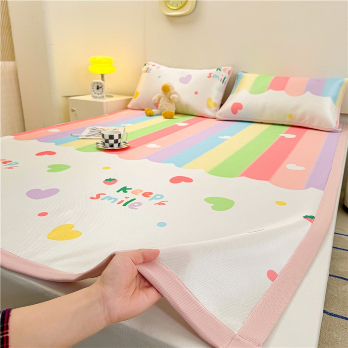 91家纺网 家纺一手货源 找家纺 喜居 2024新款碳光冰丝席冰丝凉席印花冰丝席三件套软凉席子 彩虹草莓