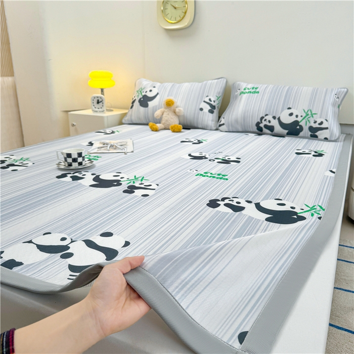 91家纺网 家纺一手货源 找家纺 喜居 2024新款碳光冰丝席冰丝凉席印花冰丝席三件套软凉席子 熊宝