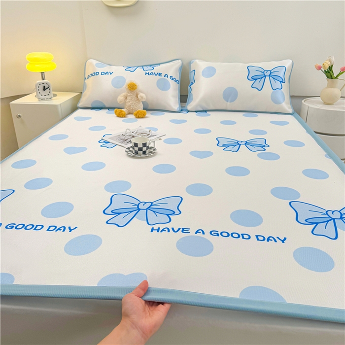 91家纺网 家纺一手货源 找家纺 喜居 2024新款碳光冰丝席冰丝凉席印花冰丝席三件套软凉席子 蓝色心情