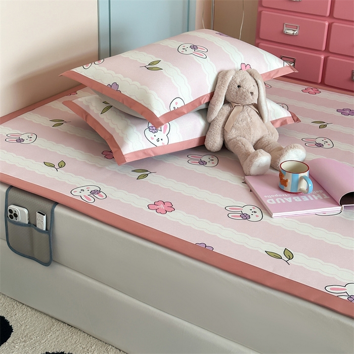 91家纺网 家纺一手货源 找家纺 三味舒屋 2025新款抗菌防螨900D养生细冰藤凉席-床席款 粉小兔