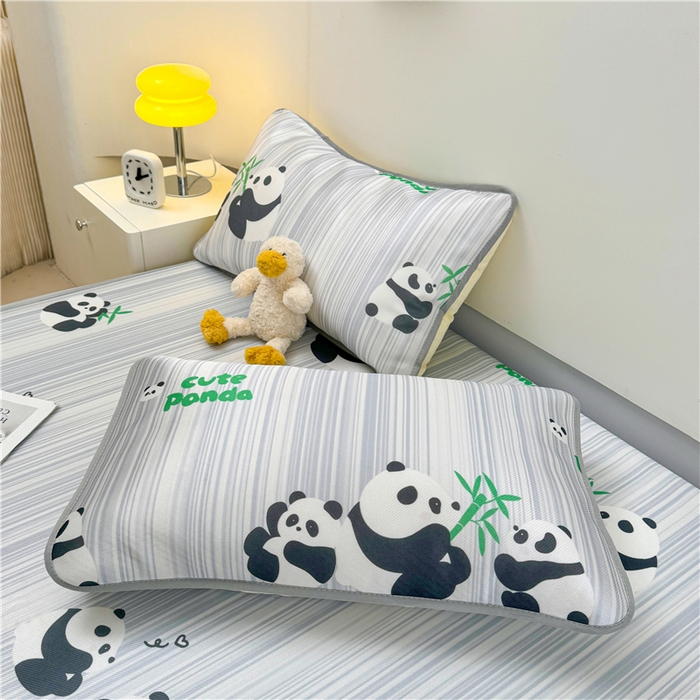 91家纺网 家纺一手货源 找家纺 喜居 2024新款碳光冰丝席冰丝凉席印花冰丝席三件套软凉席子 熊宝