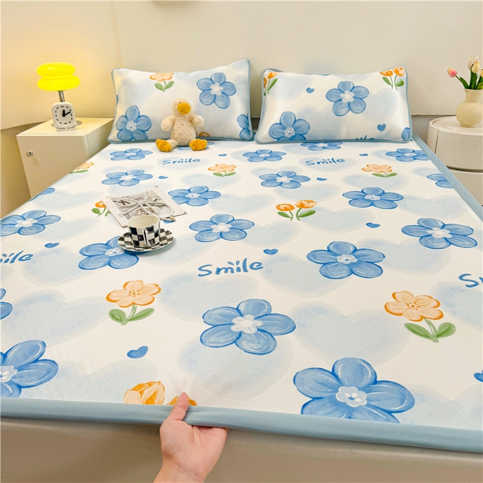 91家纺网 家纺一手货源 找家纺 喜居 2024新款碳光冰丝席冰丝凉席印花冰丝席三件套软凉席子 蓝色花海