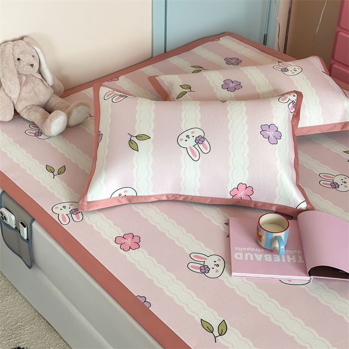 91家纺网 家纺一手货源 找家纺 三味舒屋 2025新款抗菌防螨900D养生细冰藤凉席-床席款 粉小兔