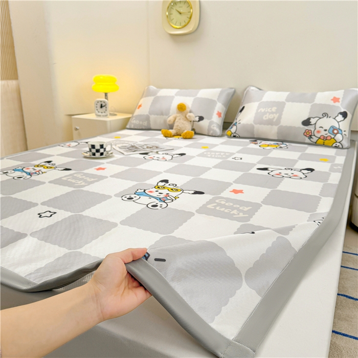 91家纺网 家纺一手货源 找家纺 喜居 2024新款碳光冰丝席冰丝凉席印花冰丝席三件套软凉席子 欢乐狗