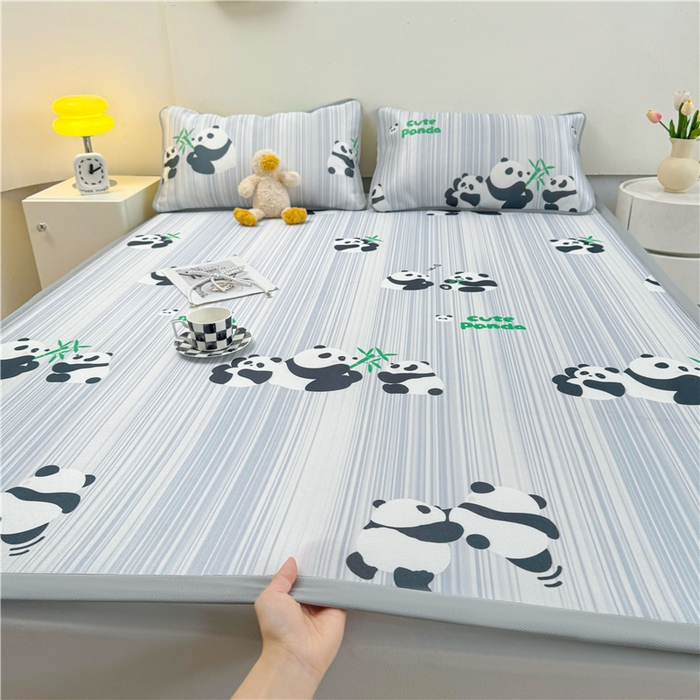 91家纺网 家纺一手货源 找家纺 喜居 2024新款碳光冰丝席冰丝凉席印花冰丝席三件套软凉席子 熊宝