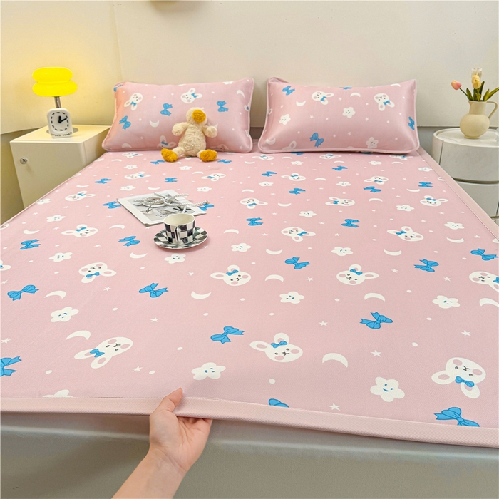 91家纺网 家纺一手货源 找家纺 喜居 2024新款碳光冰丝席冰丝凉席印花冰丝席三件套软凉席子 可爱兔