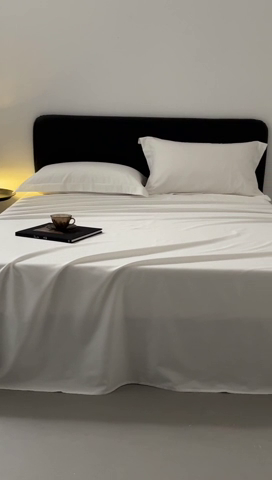 91家纺网 家纺一手货源 找家纺 秀色家纺 2025新款高端酒店纯色50支贡缎长绒棉床单单件纯棉全棉贡缎可裸睡单双人 莫奈-皓月白