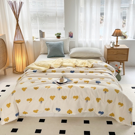 91家纺网 家纺一手货源 找家纺 艺菲阁家纺 2024新款泡泡棉印花大豆夏被 爱的表白-卡其