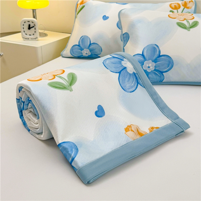 91家纺网 家纺一手货源 找家纺 喜居 2024新款碳光冰丝席冰丝凉席印花冰丝席三件套软凉席子 蓝色花海