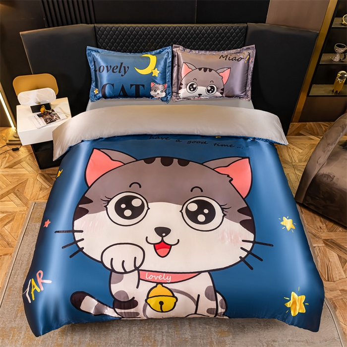 91家纺网 家纺一手货源 找家纺 梦舒羽 2025新款可水洗大版冰丝床单卡通床笠四件套 招财小猫-大版冰丝被套