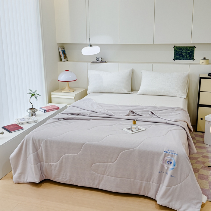 91家纺网 家纺一手货源 找家纺 久典家居 2024新款A类抗菌云感华夫格凉感针织夏凉被空调被 浅豆沙