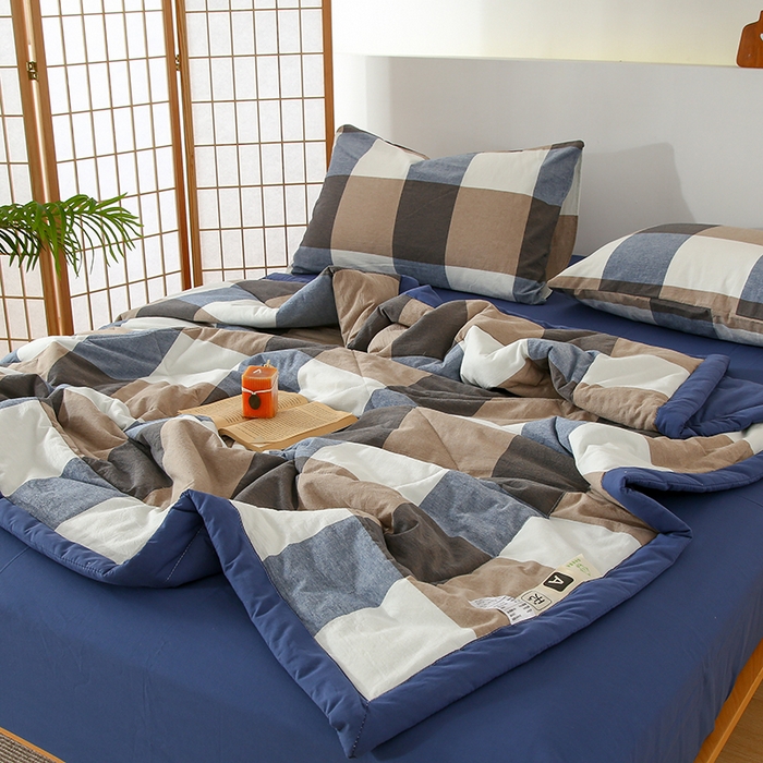 91家纺网 家纺一手货源 找家纺 花言狐语 2025新款A类全棉水洗棉夏被四件套 蓝大格-单夏被