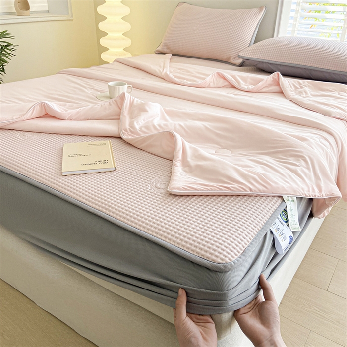 91家纺网 家纺一手货源 找家纺 欧邦 新款华夫格冰豆凉感床笠款夏被套件 小熊款-贵妃粉