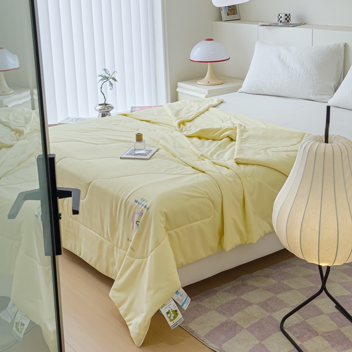 91家纺网 家纺一手货源 找家纺 久典家居 2024新款A类抗菌云感华夫格凉感针织夏凉被空调被 奶油黄